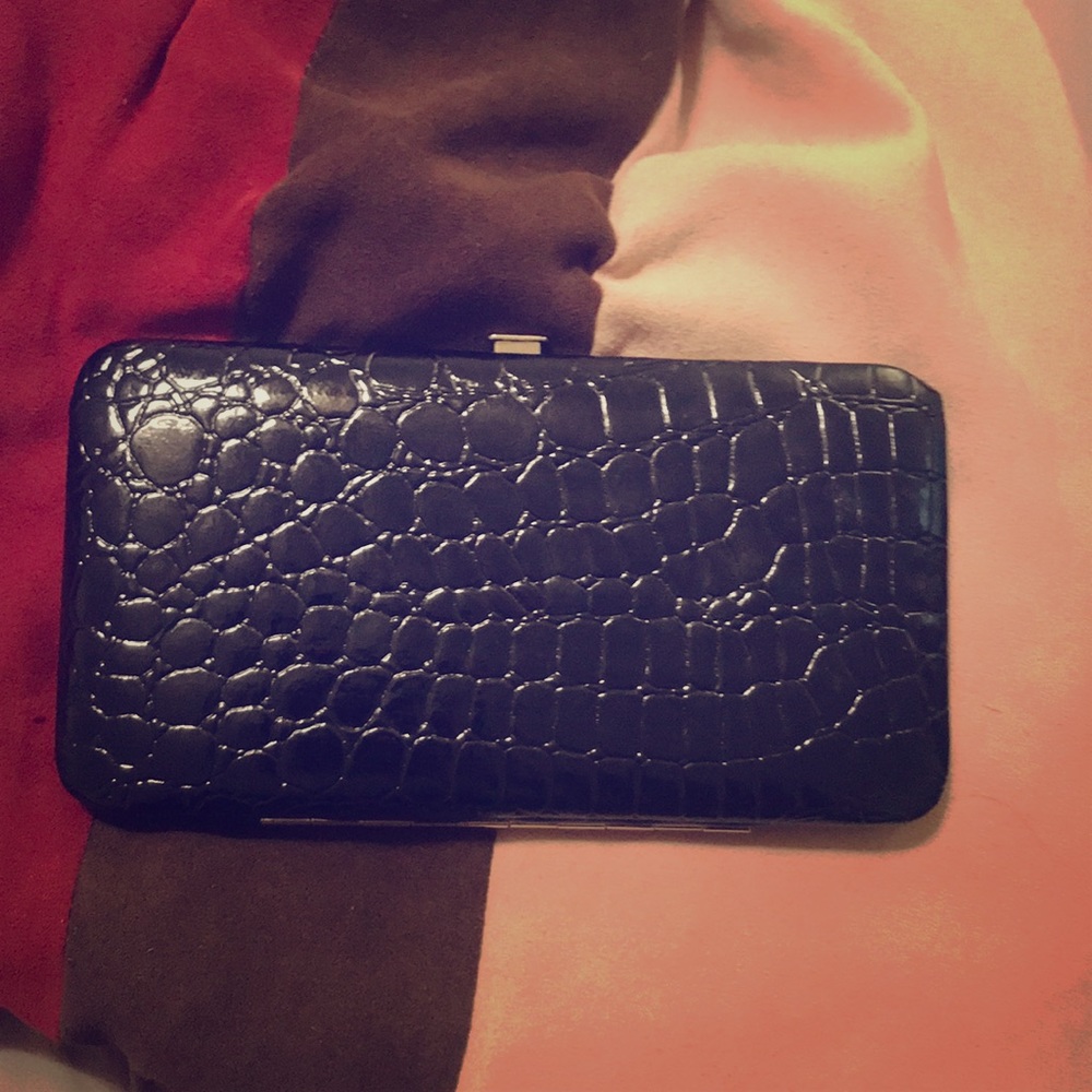 Black clutch